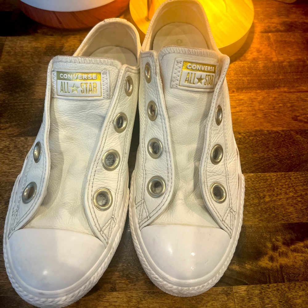 White leather converse size 4 girl